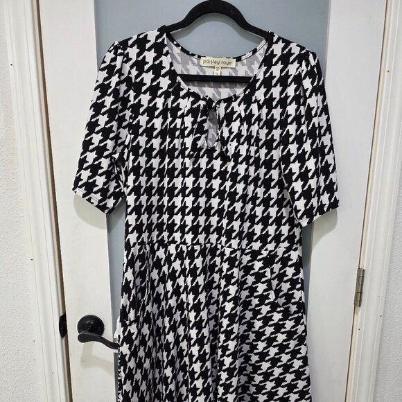 Paisley Raye Dresses & Skirts - Paisley Raye Houndstooth Dress 1X | Black White Fit & Flare Knit Short Sleeve